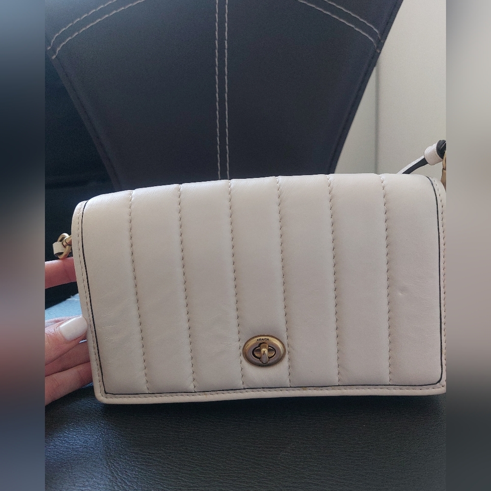 Coach bag. White/ light cream.